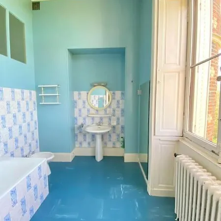 בית נופש Splendide Chateau 24h Du Mans Maigne