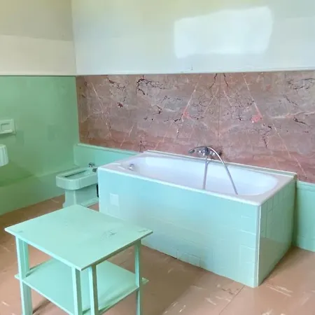 Splendide Chateau 24h Du Mans Maigne