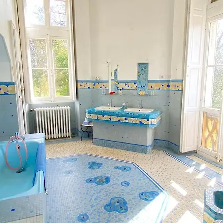 בית נופש Splendide Chateau 24h Du Mans Maigne