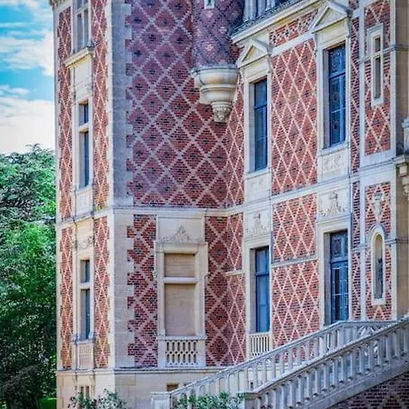 בית נופש Splendide Chateau 24h Du Mans *