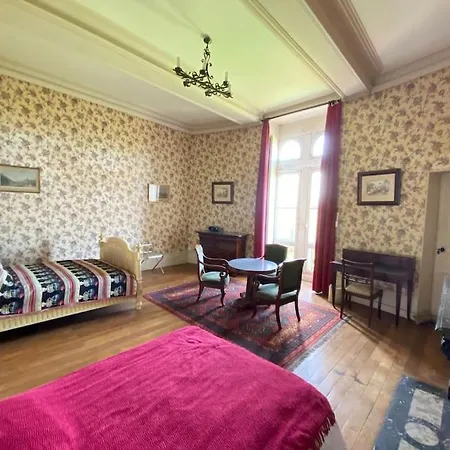 בית נופש Splendide Chateau 24h Du Mans *