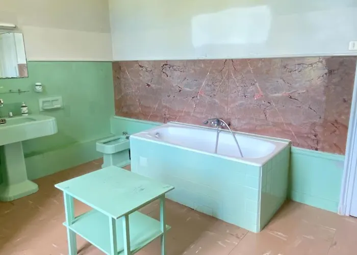 Splendide Chateau 24h Du Mans Maigne