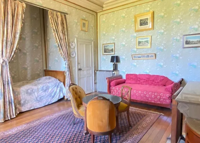 Splendide Chateau 24h Du Mans Maigne